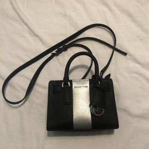 Michael Kors mini purse w removable shoulder strap